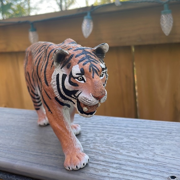 Realistic Tiger Action Figure - Picture 4 of 8